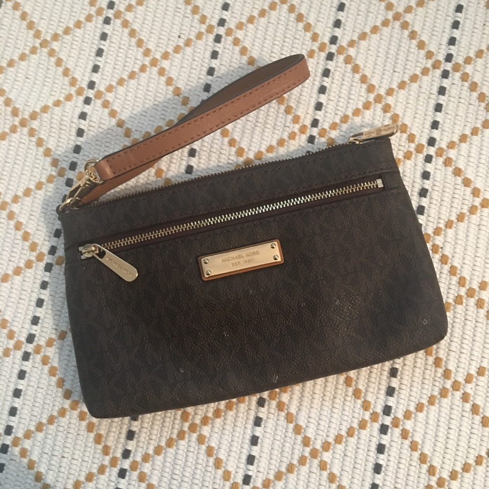 Michael Kors Jet Set Wristlet